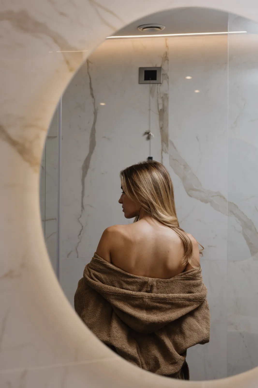 Il bagno in marmo bianco