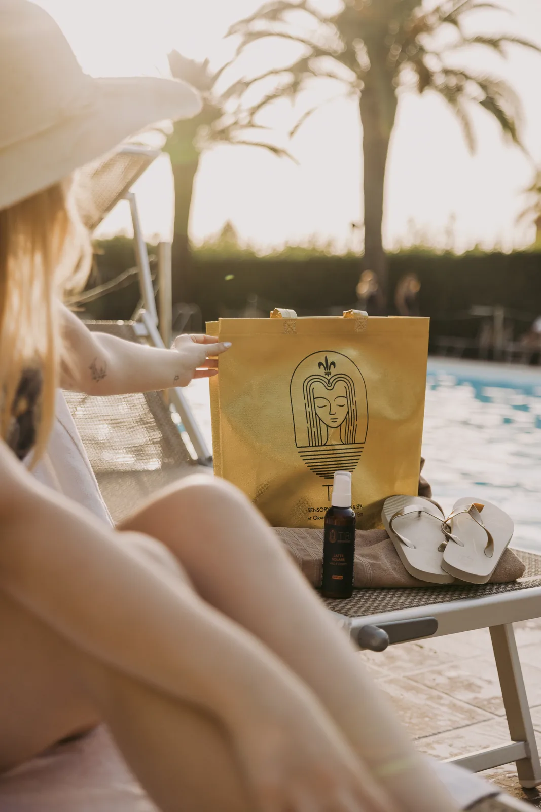 Relax al tramonto a bordo piscina